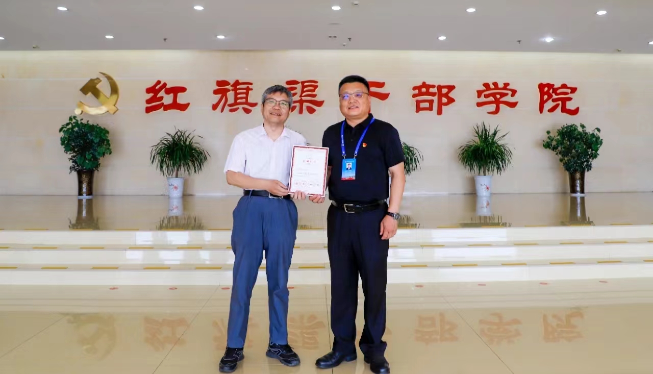 >北京著名军旅书法家侯君明向我院捐赠篆刻作品