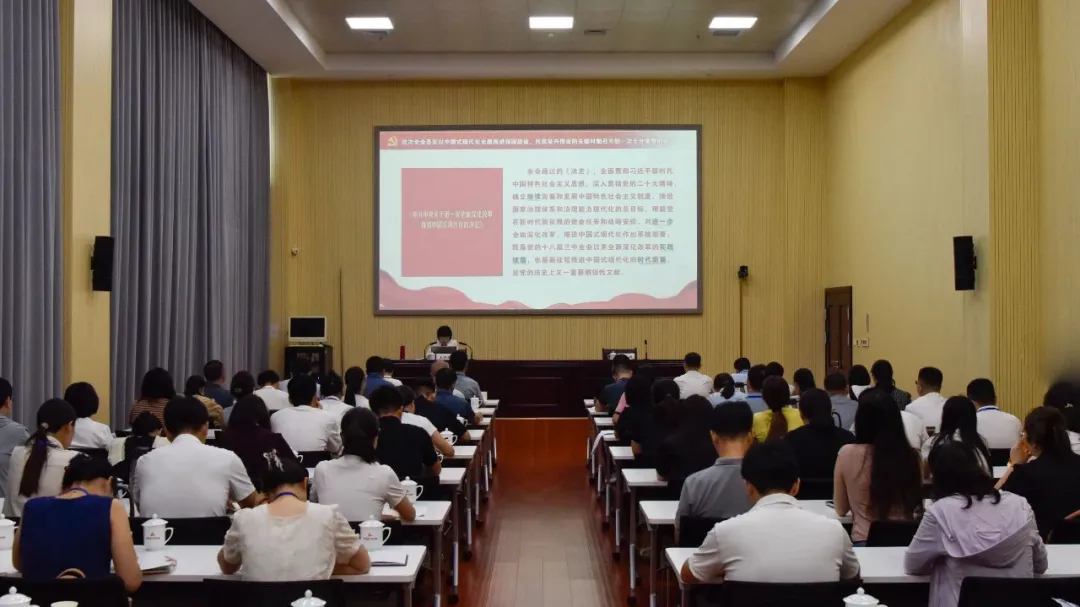>致敬奋力突破的2024，逐梦熠熠生辉的2025