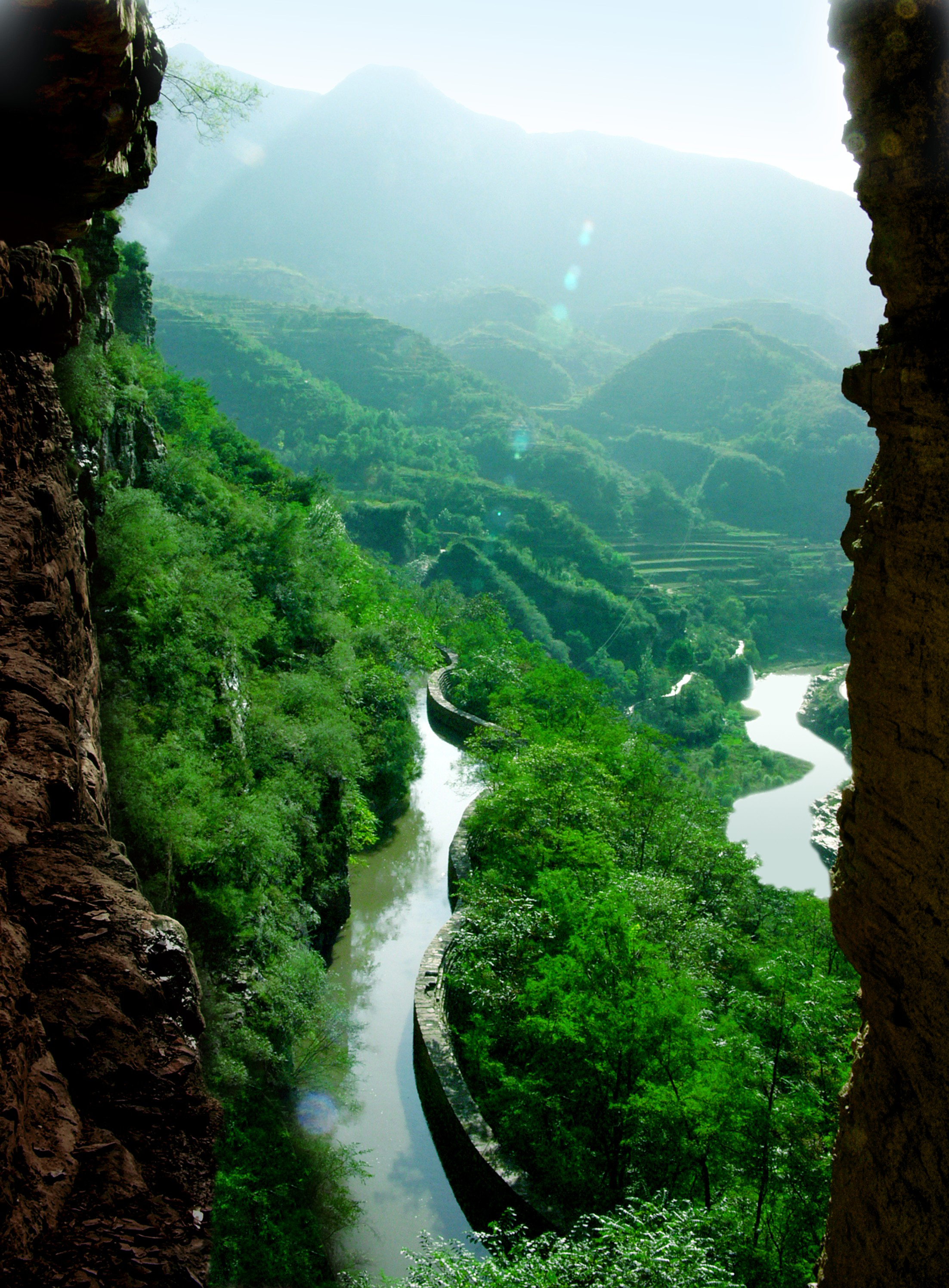 >红旗渠精神的实践生成、精神内核及情感意蕴